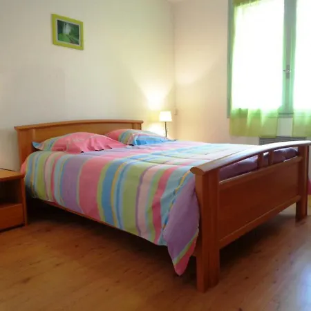 Сasa de vacaciones Pouydesseaux, 5 Pieces, 6 Personnes - Fr-1-360-20 *